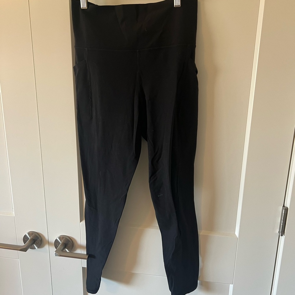Athleta Salutation Stash Leggings in Black